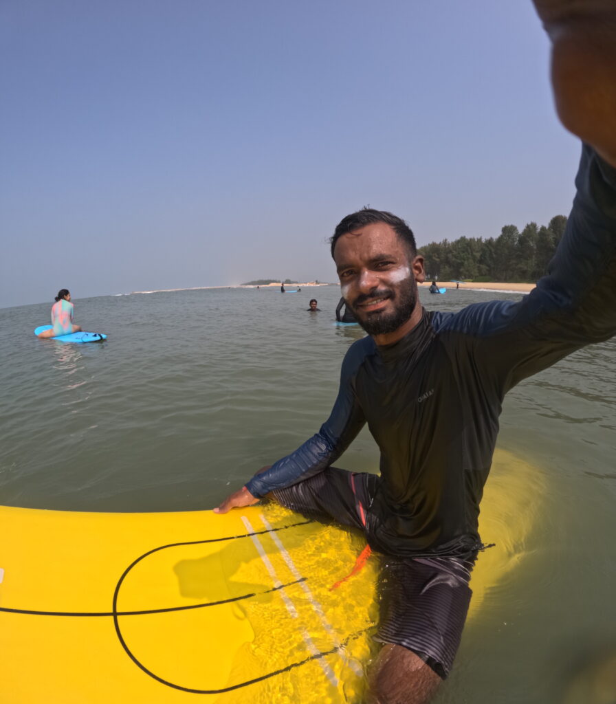 Mulki surfer taking selfi