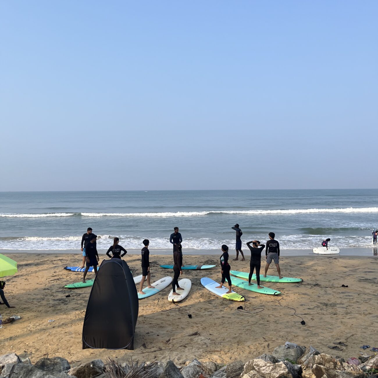 Group surf theory lessons in Varkala